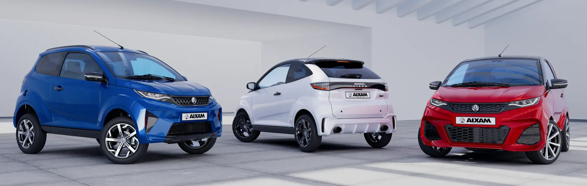 Drie Aixam brommobielen in de showroom